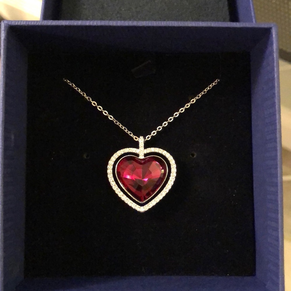 Swarovski Crystal red pink heart necklace new!